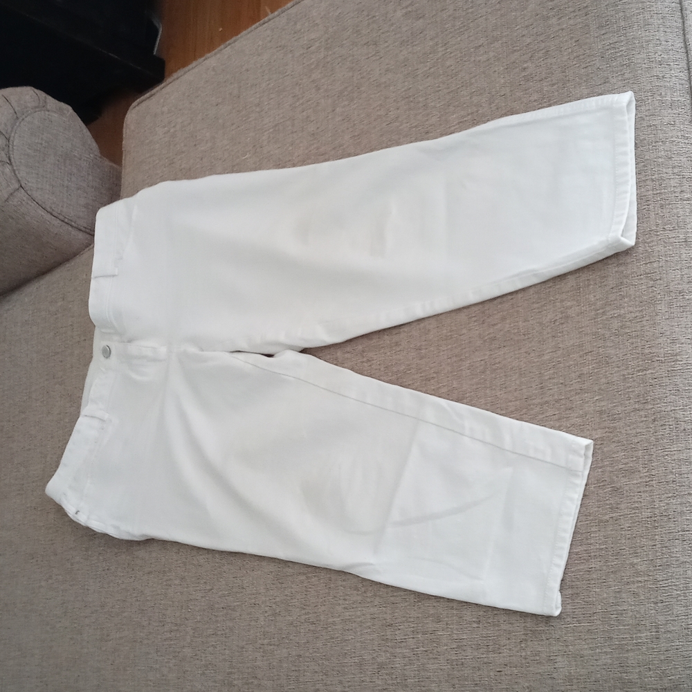 Chicos so slimming size 2.5